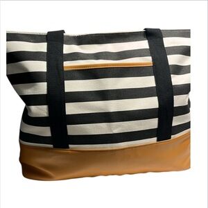 DSW Black and White Carryall Tote New With Out Tags